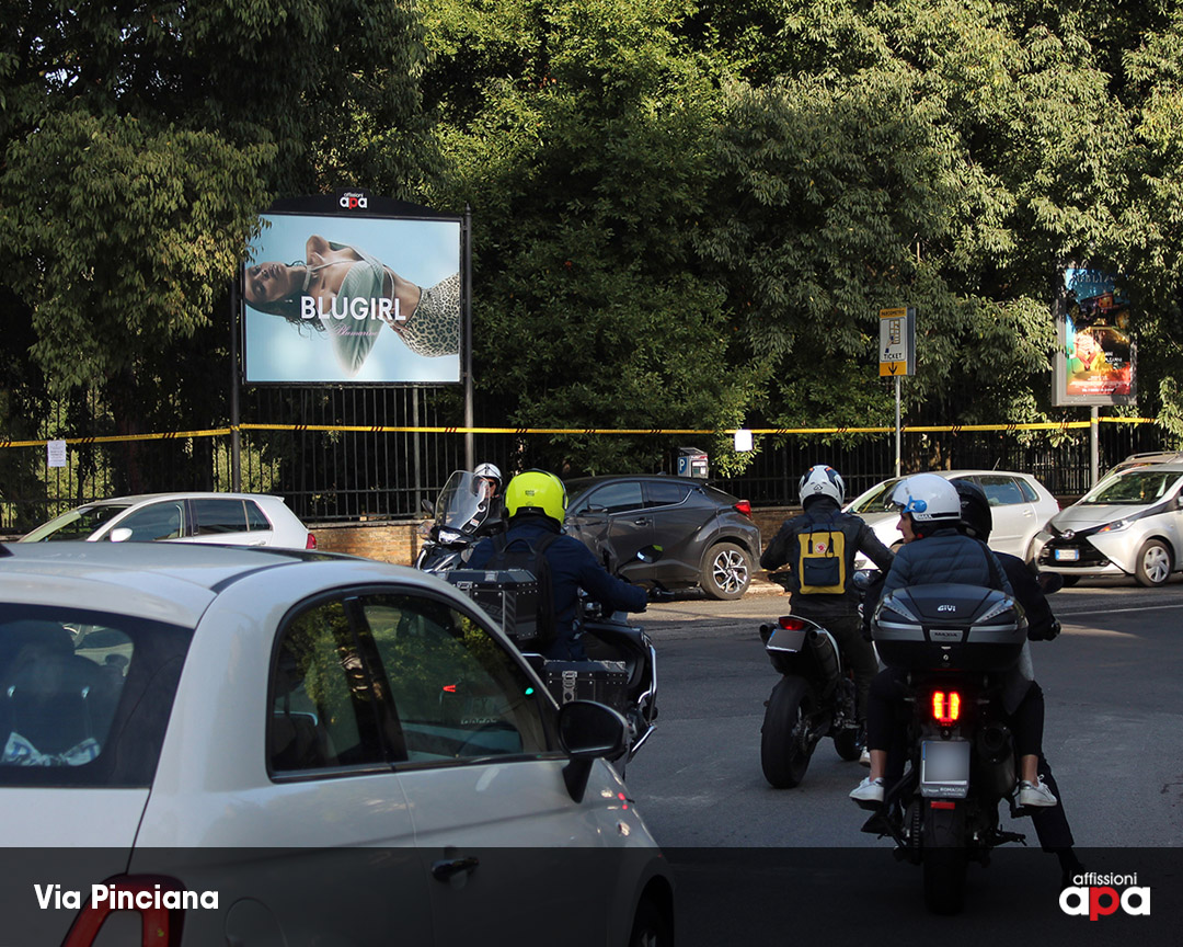 Pubblicità Blugirl su poster 3x2 in Via Pinciana a Roma, di fronte il parco di Villa Borghese.
