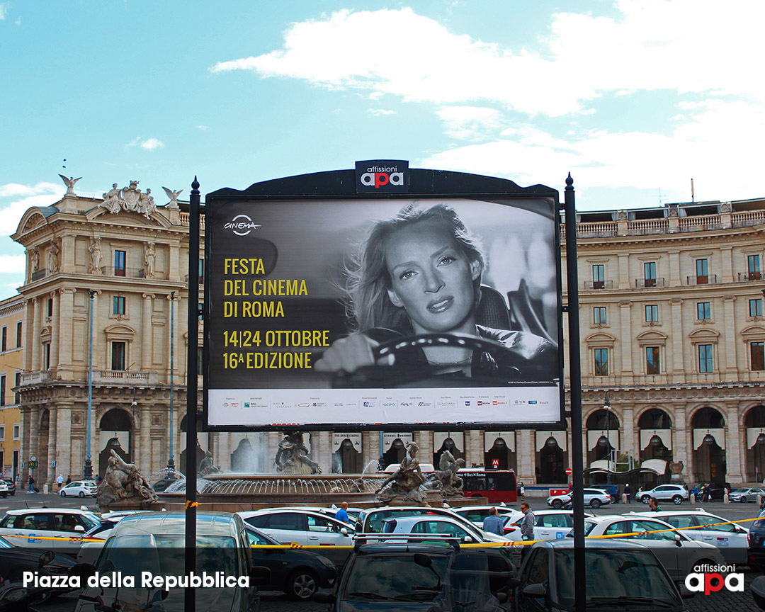 Poster 3x2 in Piazza della Repubblica, per promuovere la Festa del Cinema di Roma2021.