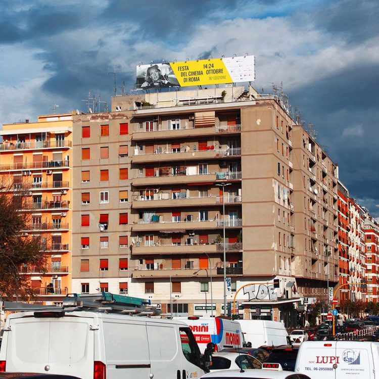 Maxi affissione di 18x4 metri sul tetto del palazzo di Largo Camesena, frontale al traffico della tangenziale est.