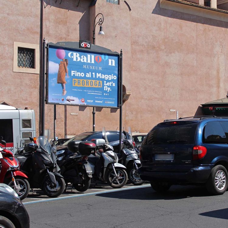Poster 3x2 per la pubblicità outdoor su Largo Santa Susanna a Roma, vicino Piazza della Repubblica, Via Veneto, Stazione Termini.