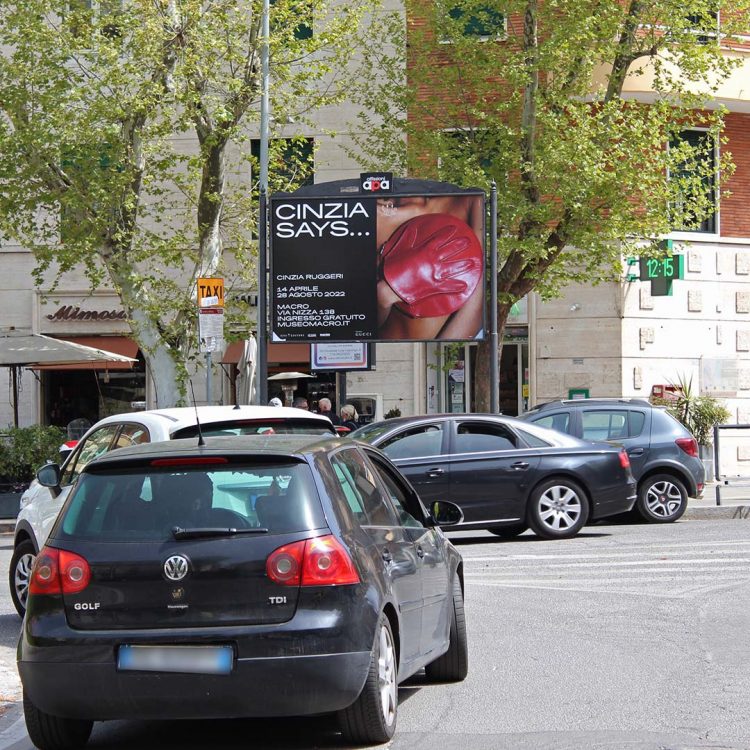 Affissione pubblicitaria di dimensioni 3x2 in Piazza Santiago del Cile, nel quartiere Parioli di Roma.
