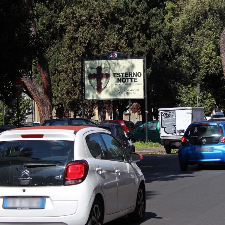 Poster 3x2 per la pubblicità outdoor su Viale Mazzini a Roma.