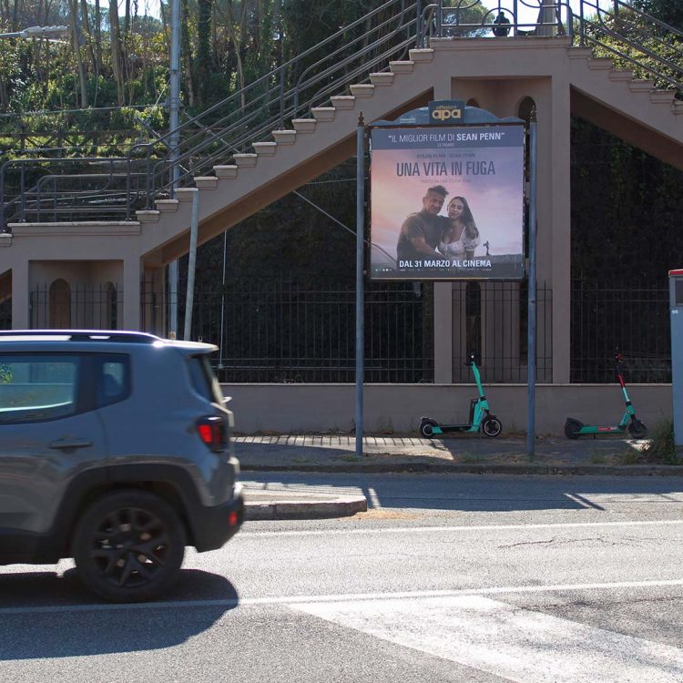 Stendardo 2x2 per la pubblicità urbana su Via dei Campi Sportivi a Roma.