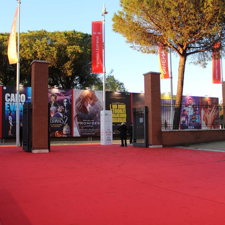 Poster di dimensioni 4x6 metri, di fronte al Red Carpet della Festa del Cinema di Roma.
