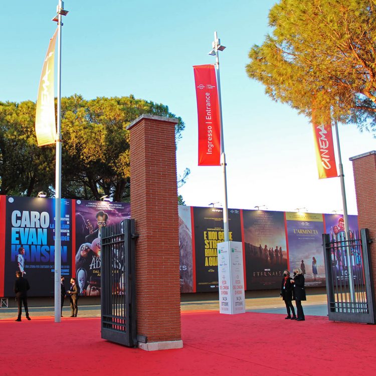 Poster per la pubblicità di fronte al Red Carpet della Festa del Cinema di Roma.