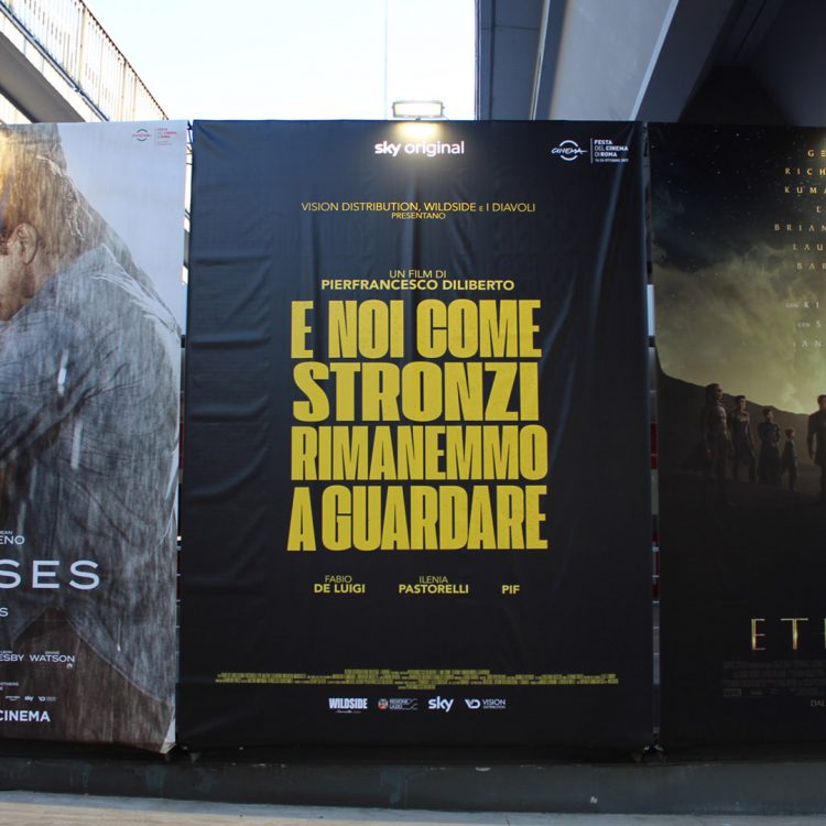 Pubblicità del film di Pif "E noi come stronzi..." all'ingresso della Festa del Cinema di Roma.